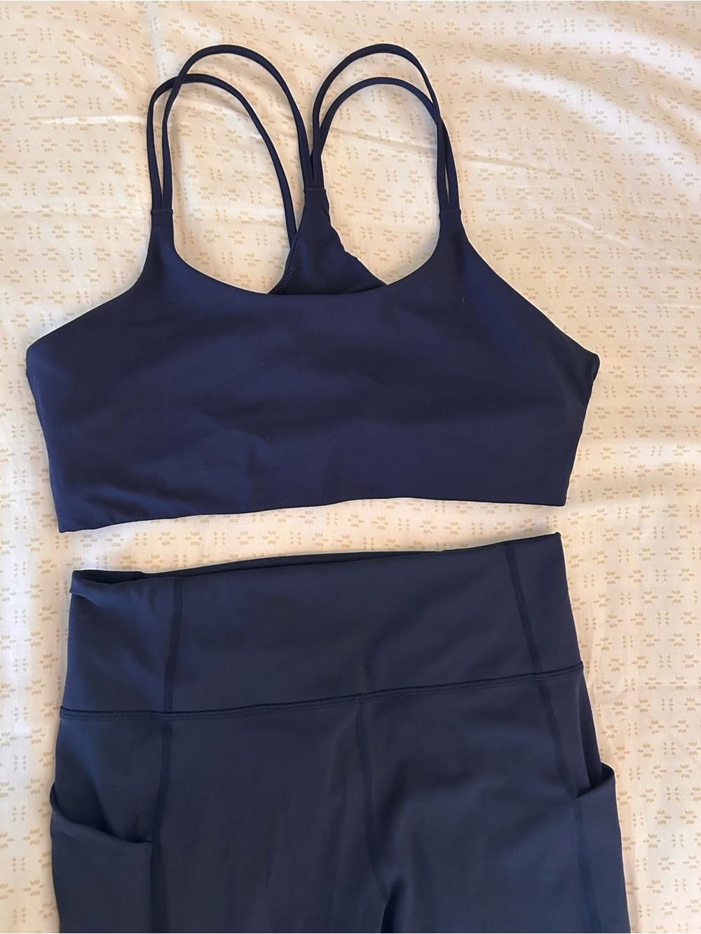 Fabletics Workout Set - Picture 4 of 6